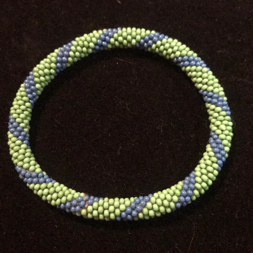 NEW Hand crocheted glass beaded bracelet